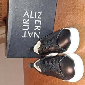 FLASH SALE Naturalizer  SALE marina black leather 6M